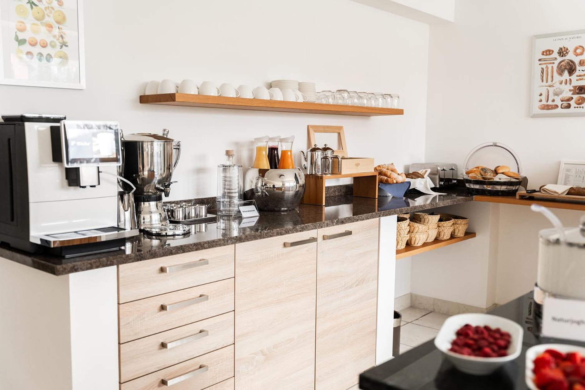 Hotel Vier Jahreszeiten Therme & Kliniken Bad Krozingen Naehe Freiburg & Schwarzwald Ideal Fuer Wellness Kur & Business Ausfluege 24H Check In- Wlan & Parken Gratis Exterior photo