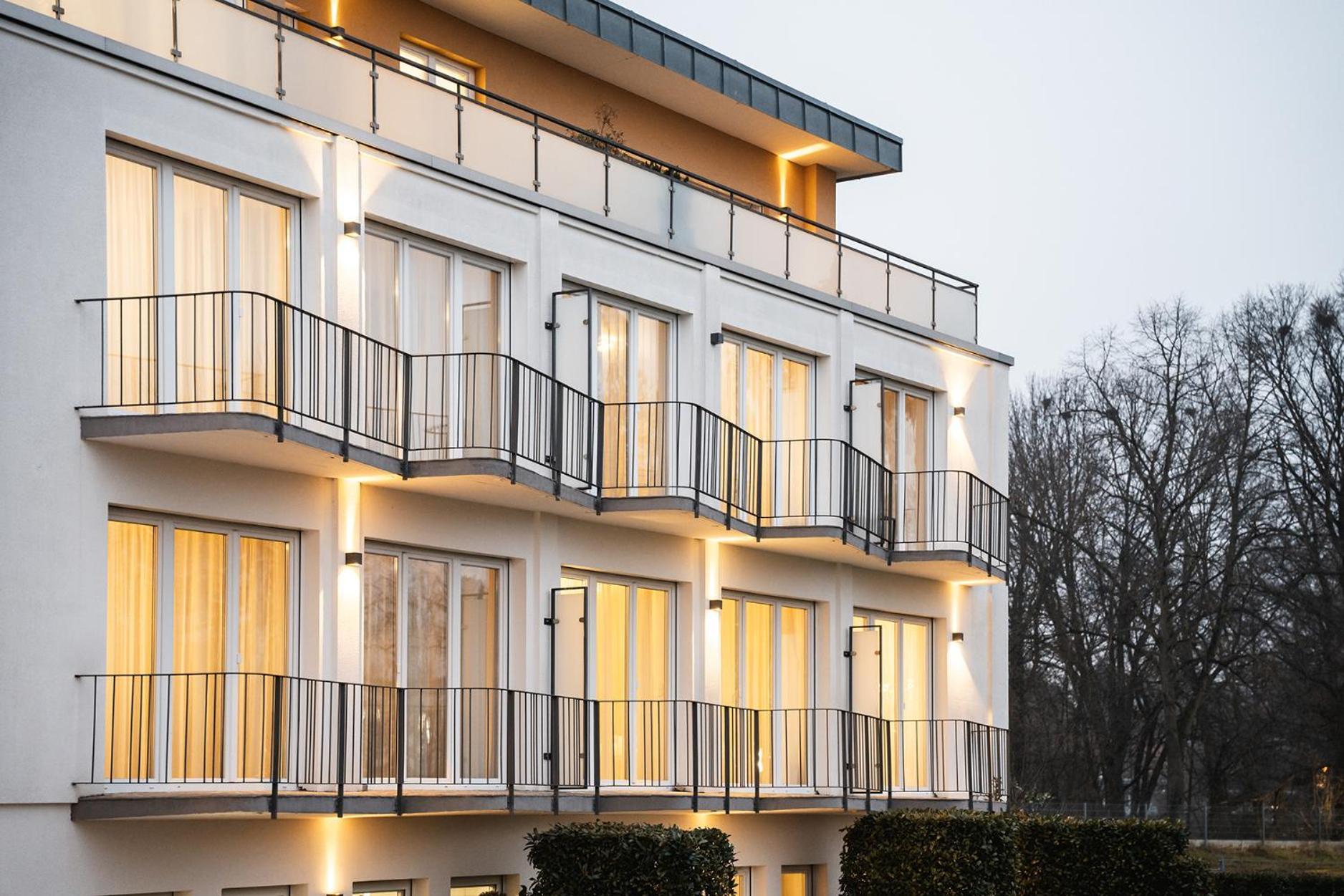 Hotel Vier Jahreszeiten Therme & Kliniken Bad Krozingen Naehe Freiburg & Schwarzwald Ideal Fuer Wellness Kur & Business Ausfluege 24H Check In- Wlan & Parken Gratis Exterior photo