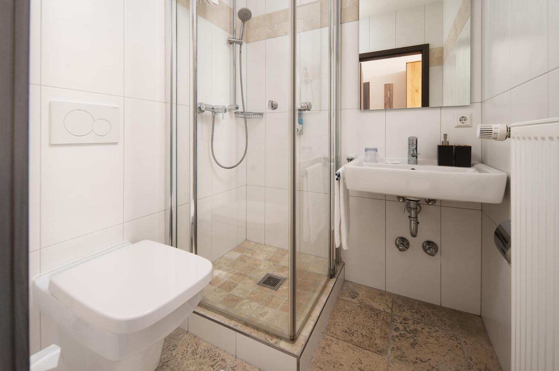 Hotel Vier Jahreszeiten Therme & Kliniken Bad Krozingen Naehe Freiburg & Schwarzwald Ideal Fuer Wellness Kur & Business Ausfluege 24H Check In- Wlan & Parken Gratis Exterior photo
